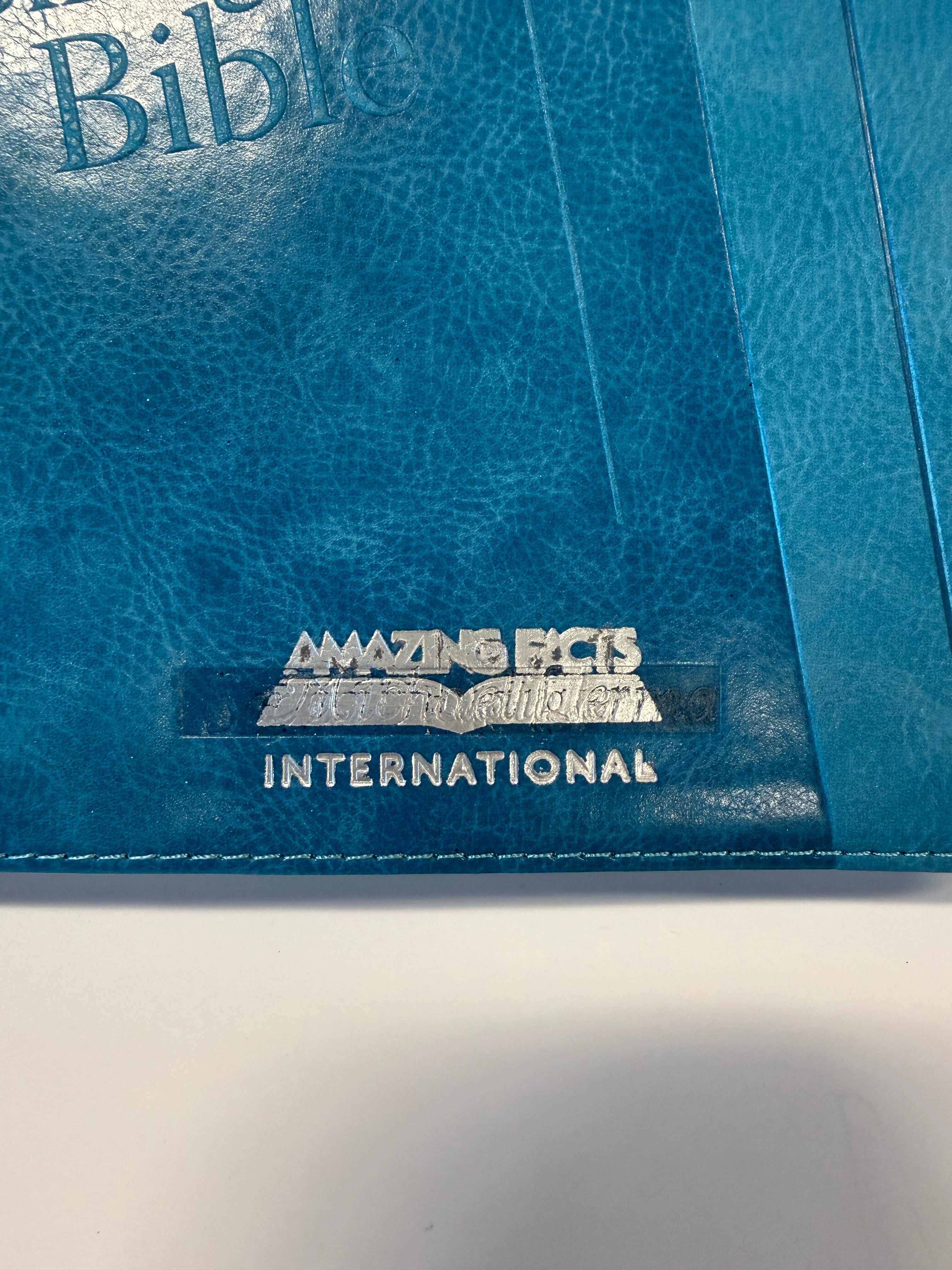 ONE-OF-A-KIND DEAL ~ Bilingual Bible - Blue (English & Spanish) by Safeliz